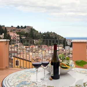 Vilagos & Loft Apartment Taormina